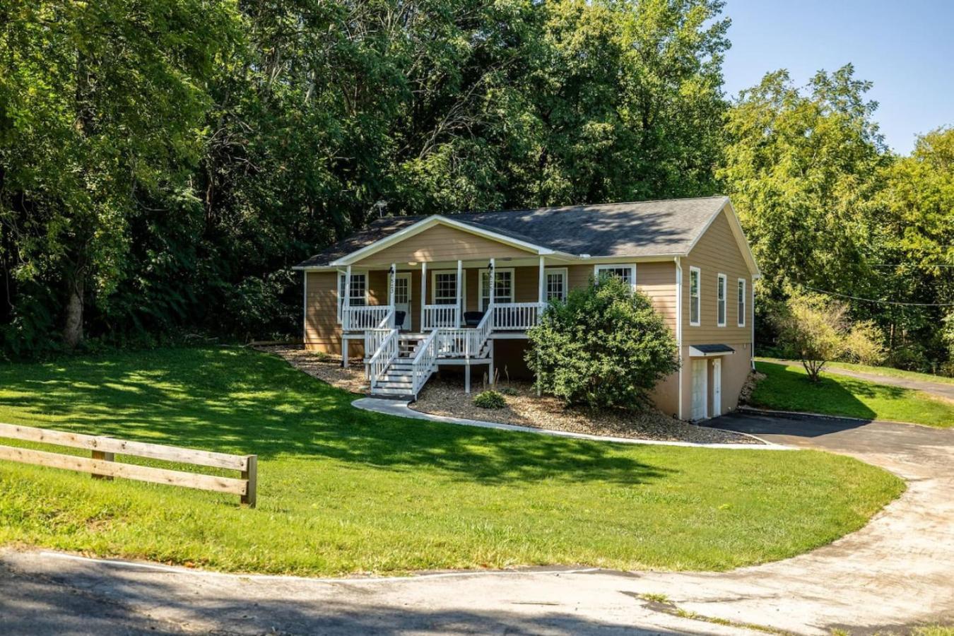 Comfy Duplex W 2 Kings Sofa Bed Villa Maryville Exterior photo