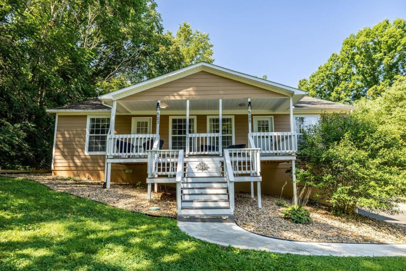 Comfy Duplex W 2 Kings Sofa Bed Villa Maryville Exterior photo